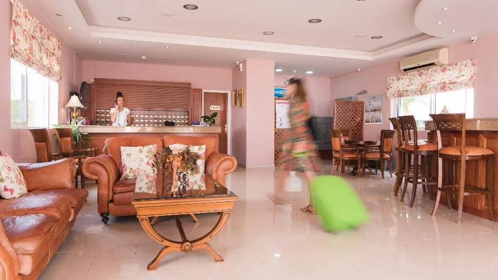 Lobby, Yiannis Manos, Crete