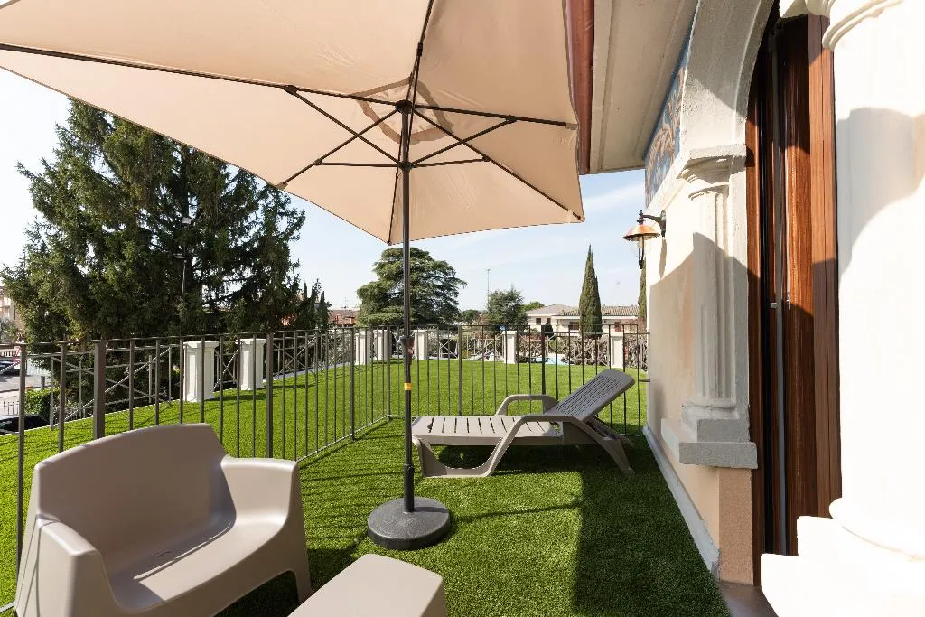 QUADRUPLE CLASSIC Room, Hotel Gardenia Sirmione, Milan
