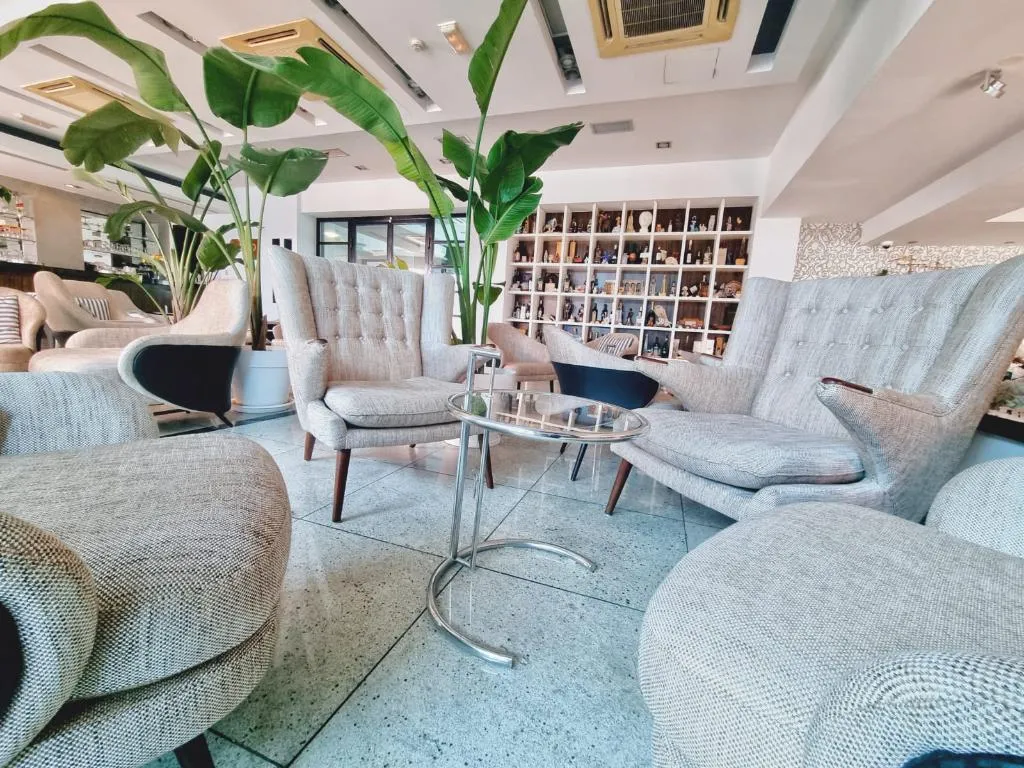 Lobby, Jona Split Rooms, Split