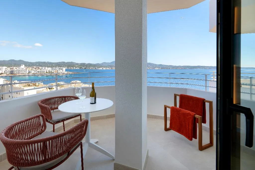 DOUBLE DELUXE SEA VIEW Room, TRS Ibiza Hotel, Ibiza