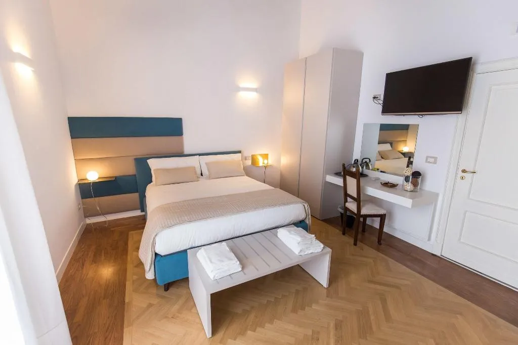 Room, Savoy Riviera, Naples