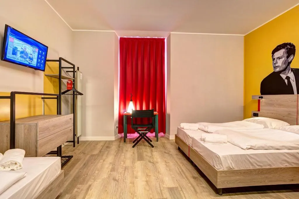 Room, Meininger Roma Termini, Naples