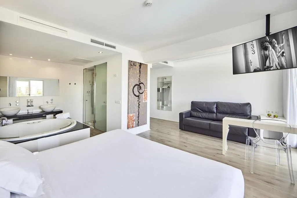 JUNIOR SUITE DELUXE WITH JACUZZI Room, Astoria Playa, Majorca