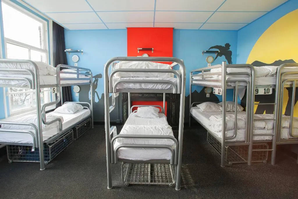 Bed in dormitory STANDARD Room, Flying Pigs Uptown Hostel Amsterdam, Amsterdam