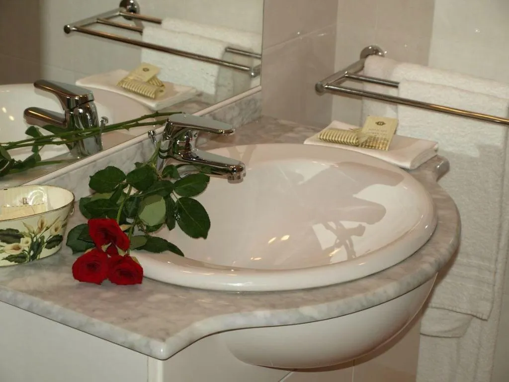 Room, Hotel Karol, Milan