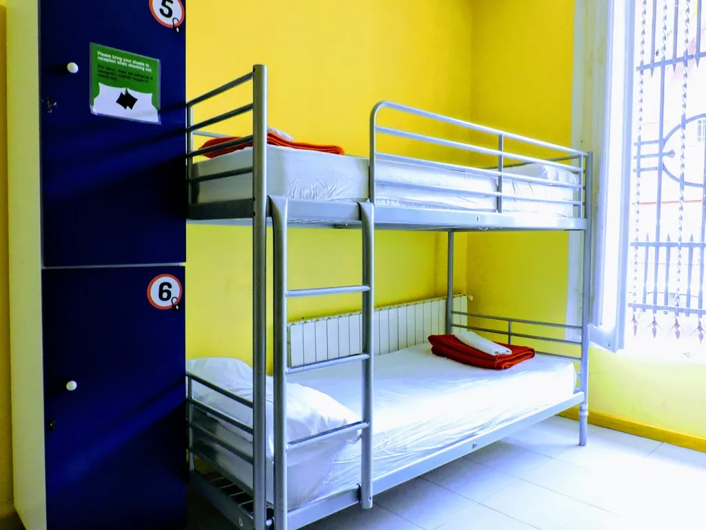 TWIN BUNK BED WITH SHARED BATHROOM Room, Garden House Hostel Barcelona by Feetup Hostels, Barcelona
