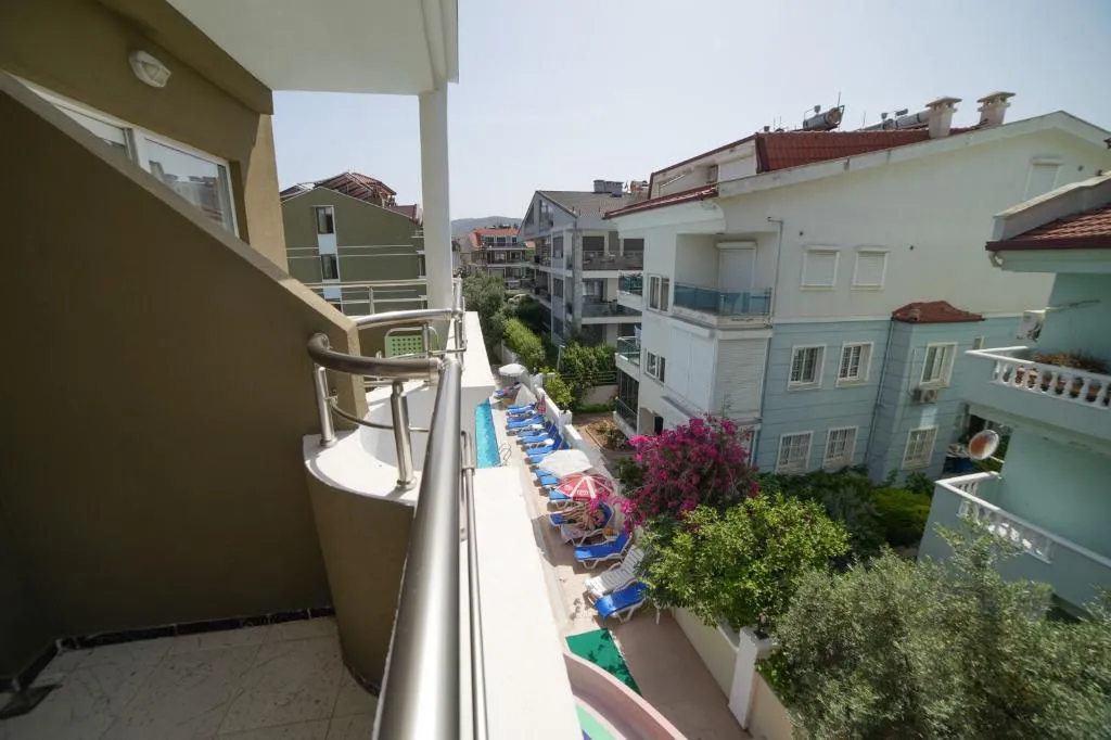 Terrace, Candan Apart, Dalaman
