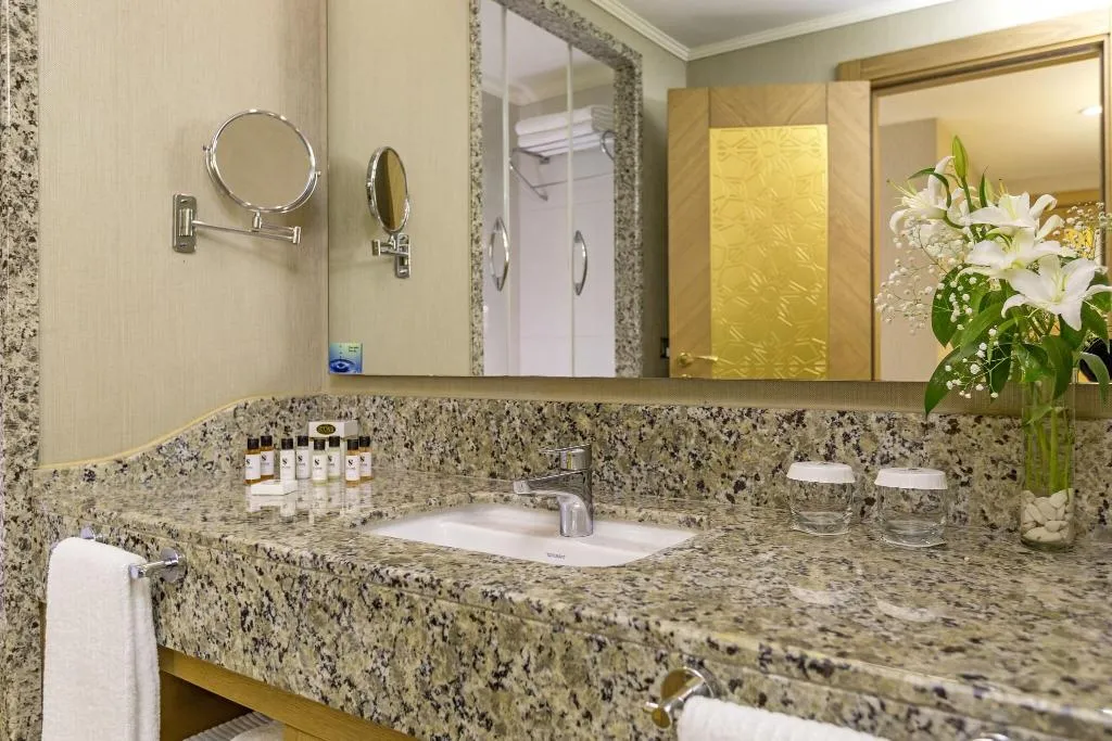 SUITE DELUXE QUEEN BED Room, Royal Holiday Palace, Antalya
