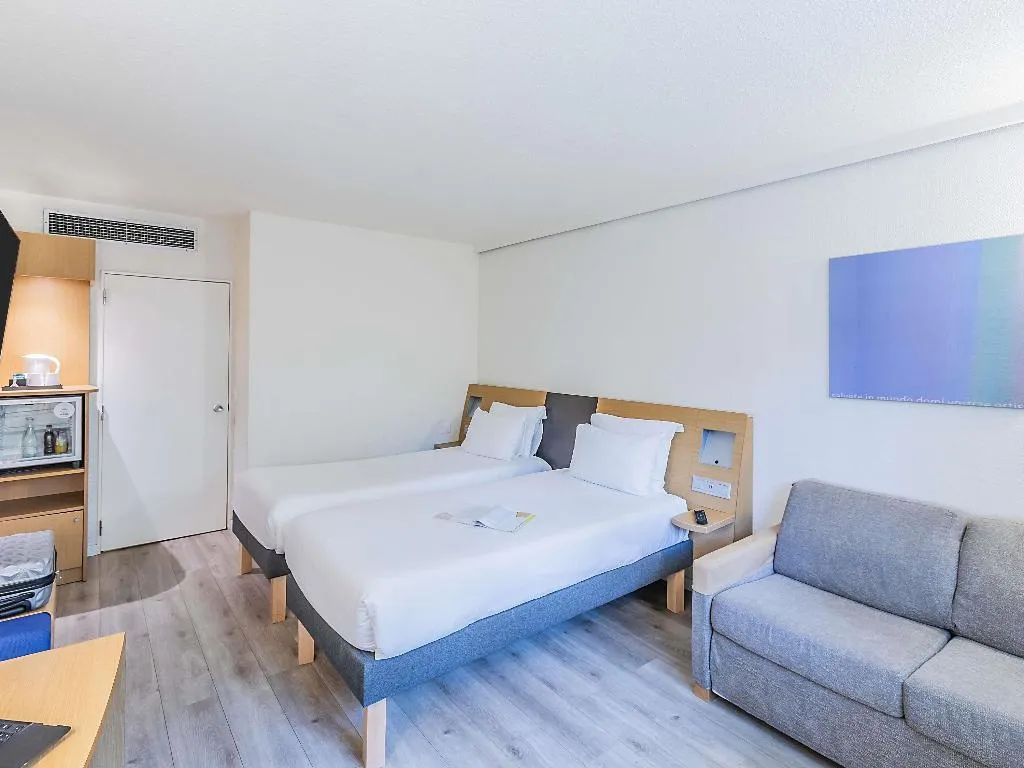DOUBLE QUEEN SIZE BED Room, Novotel Setubal, Lisbon
