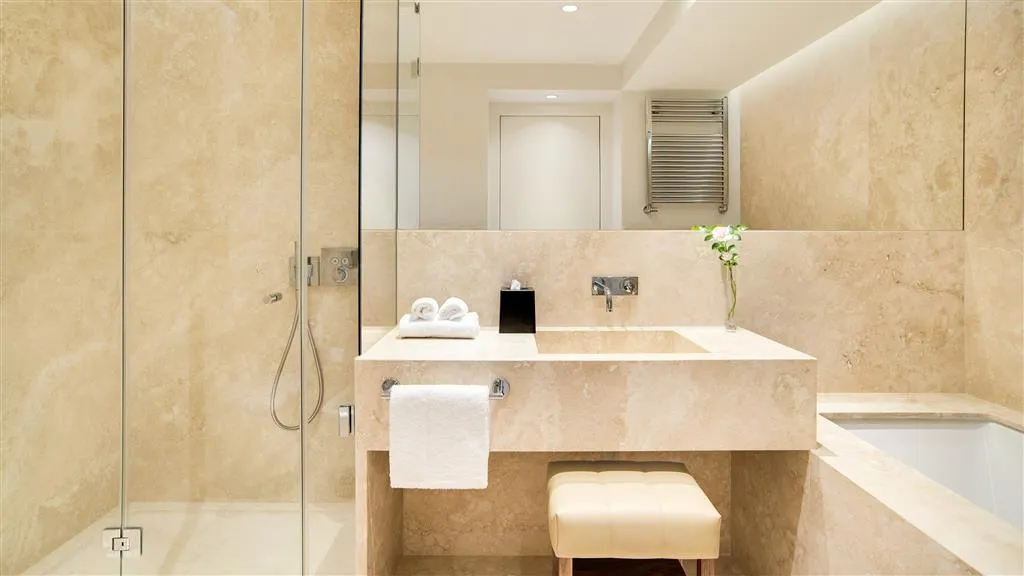 Room, Sheraton Lake Como, Milan