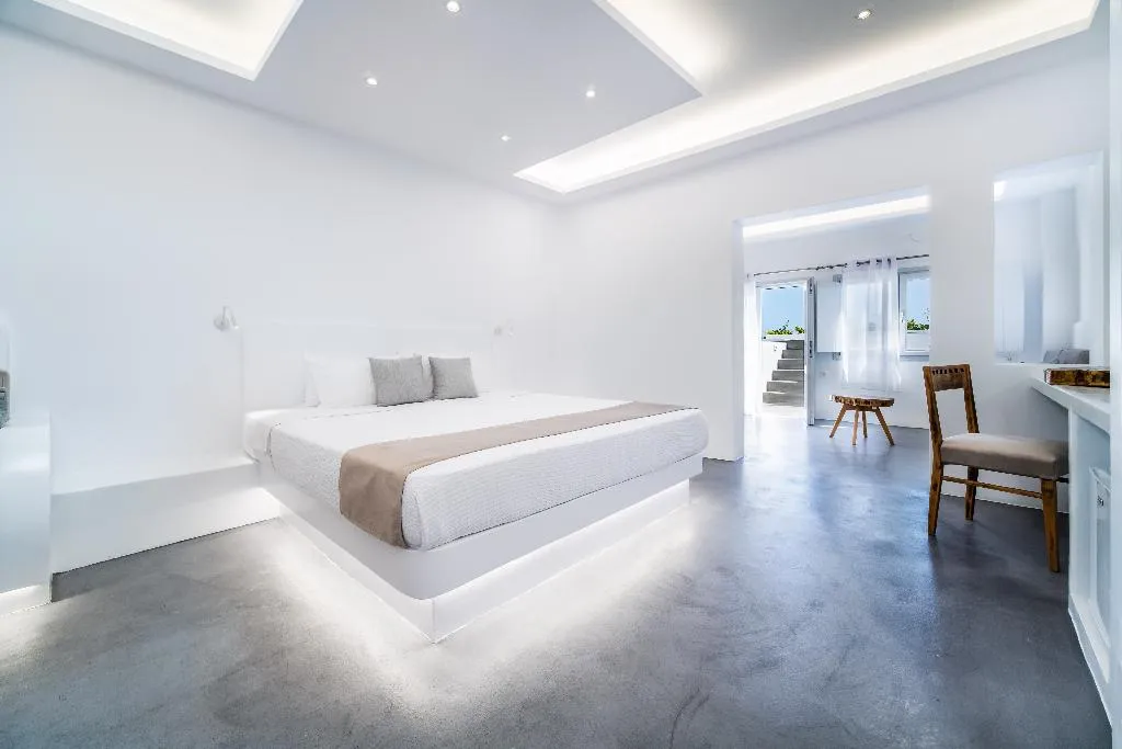 FAMILY ROOM GARDEN VIEW Room, Serenita Luxury Suites, Santorini