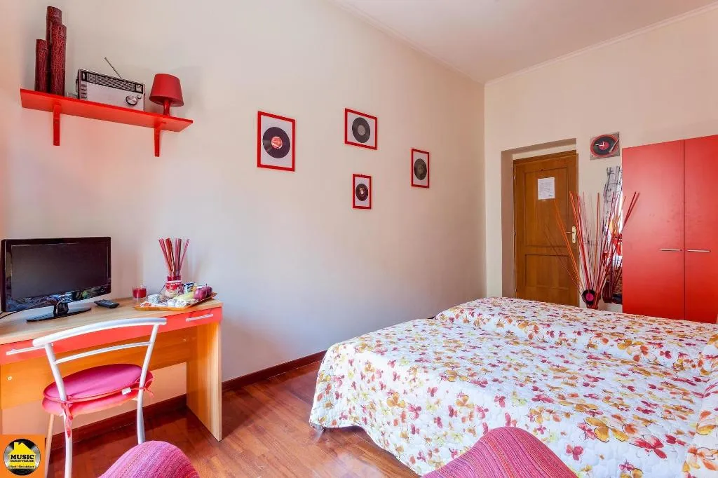 Room, Music Guesthouse Bed And Breakfast, Naples
