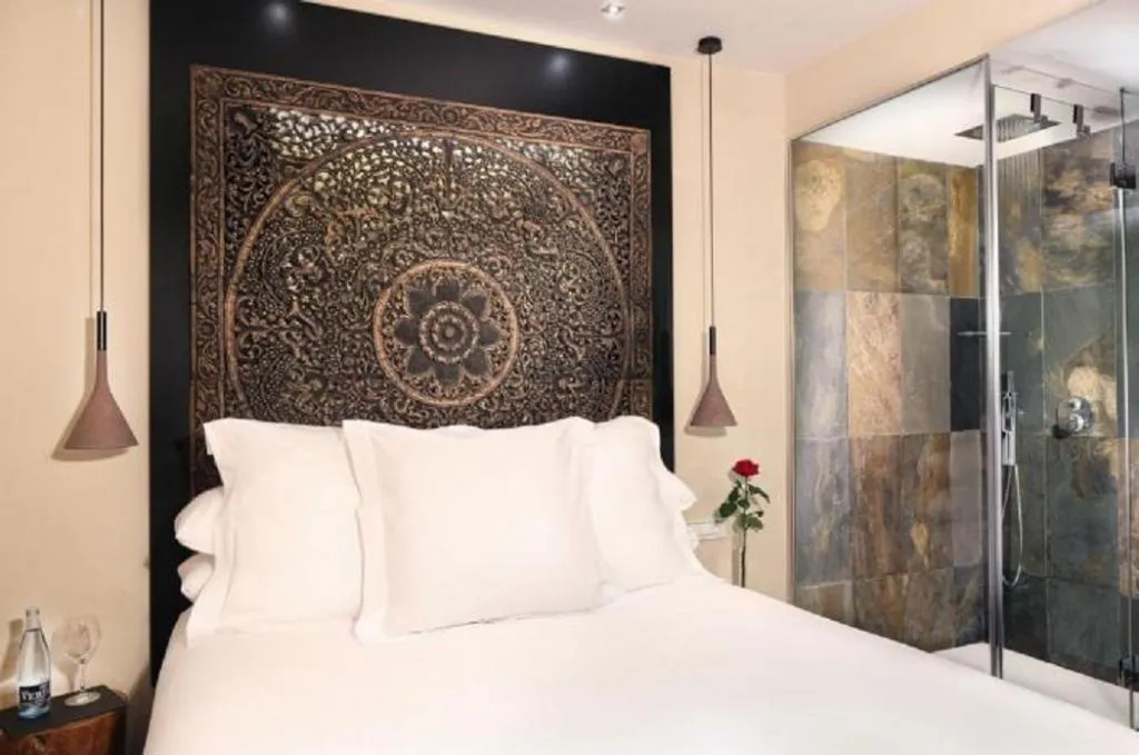 TRIPLE STANDARD Room, Gran Derby Suites, Barcelona
