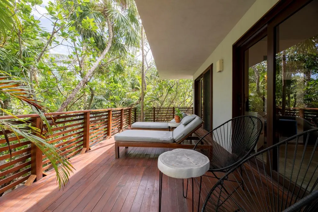JUNIOR SUITE DELUXE WITH BALCONY Room, Lula Seaside Boutique Hotel, Cancun Area