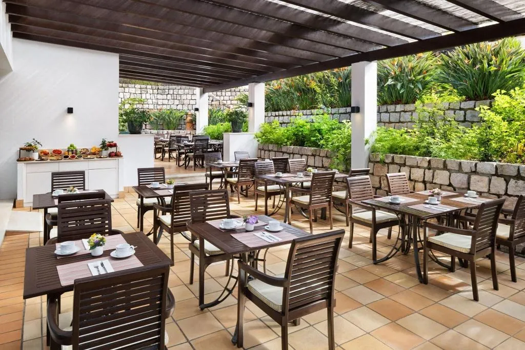 Restaurant, Pine Cliffs Residence, Algarve