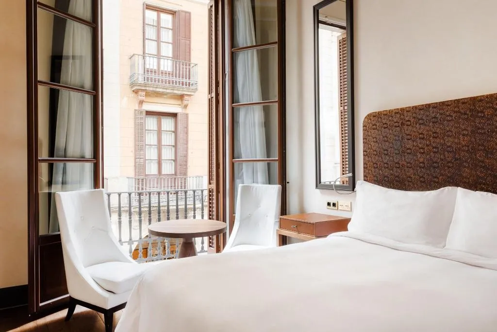 DOUBLE KING SIZE BED Room, Do: Placa Reial, Barcelona