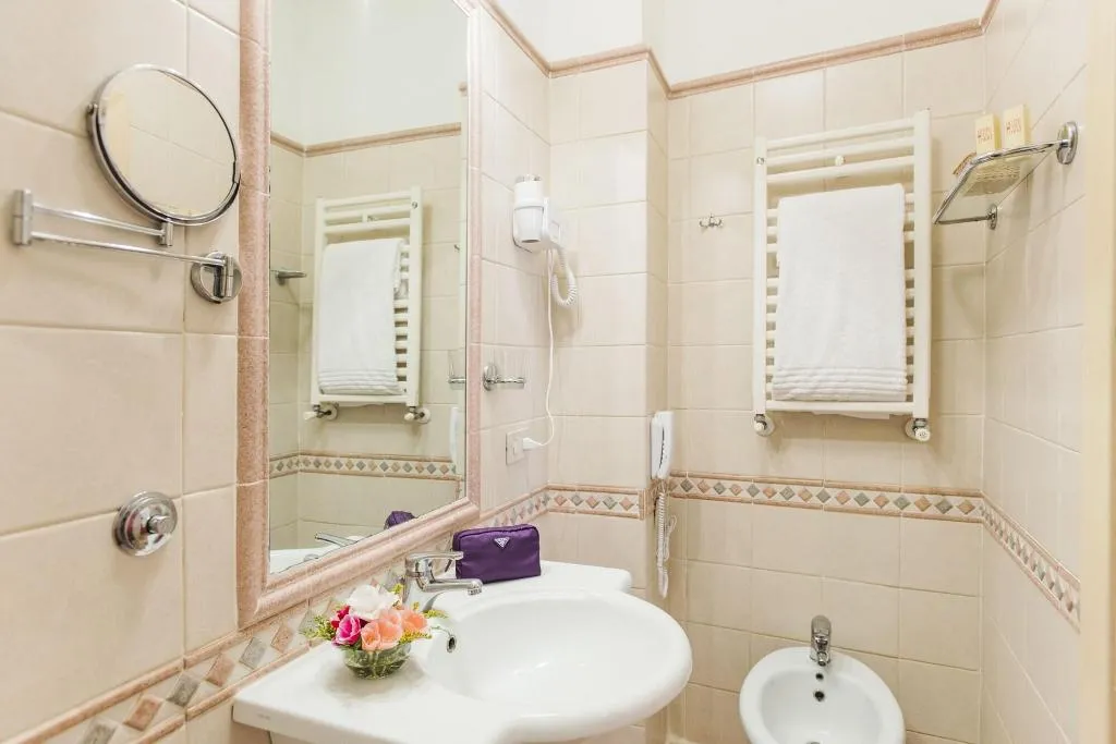 Room, Hotel Due Torri, Rome