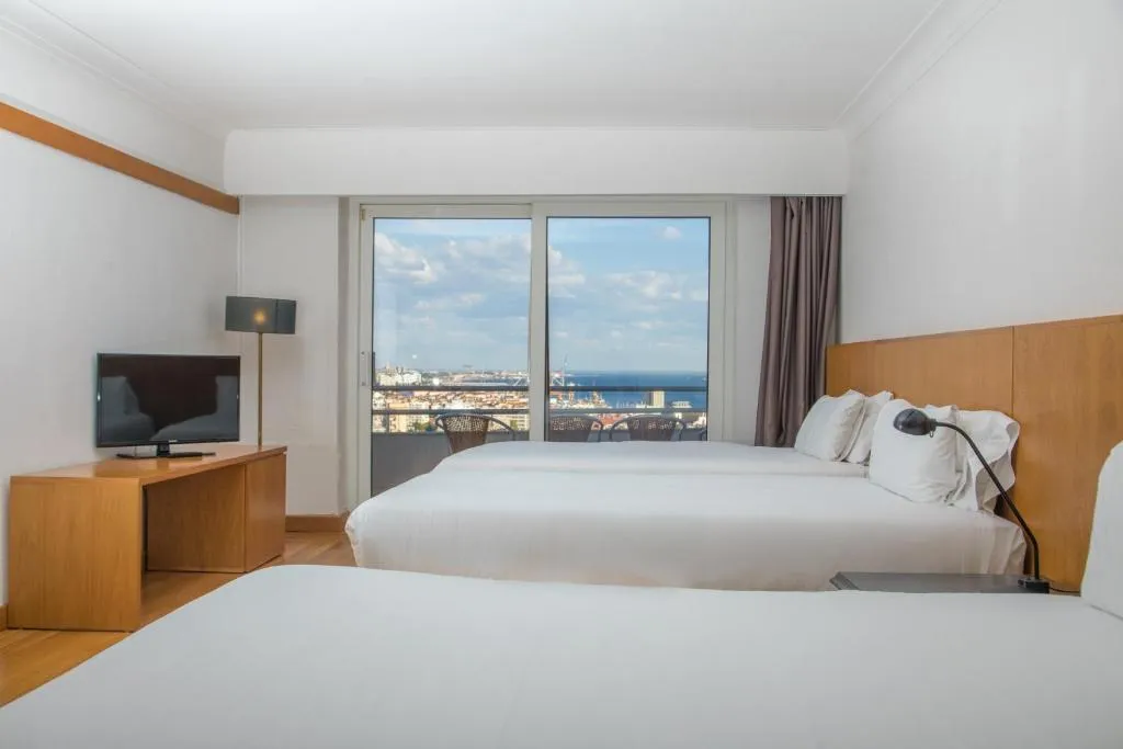 TRIPLE STANDARD Room, B&B HOTEL Sado Setúbal, Lisbon