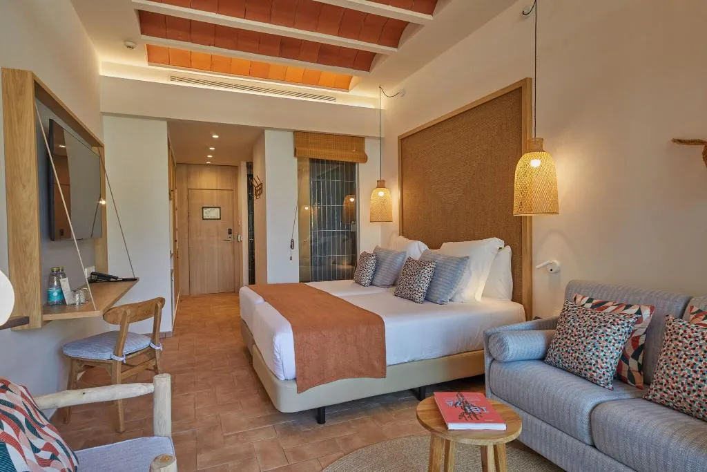 Room, Cala San Miguel Ibiza Res, Curio Colllec by Hilton, Ibiza