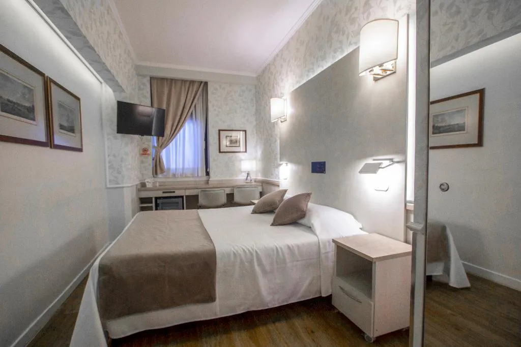 Double or Twin STANDARD Room, Flora, Milan