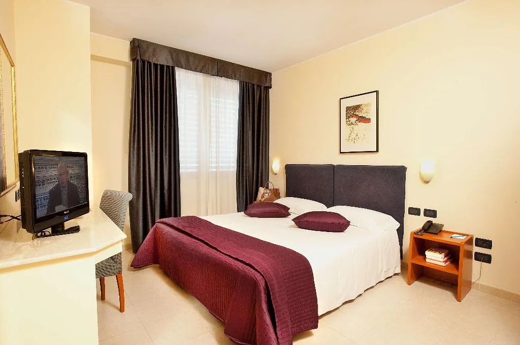 DOUBLE KING BED NON SMOKING Room, Best Western Blu Hotel Roma, Rome