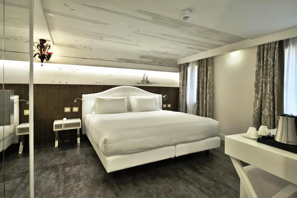 DOUBLE SUPERIOR Room, Al Theatro Palace, Venice