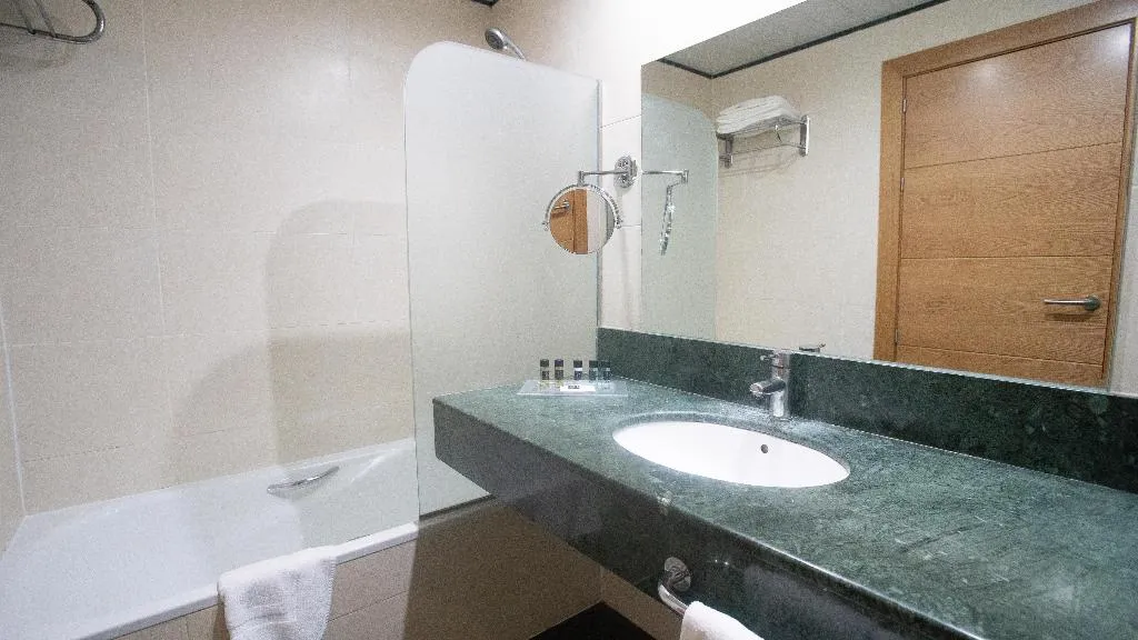 TRIPLE STANDARD Room, Moon Dreams CalaBahia, Costa Del Sol