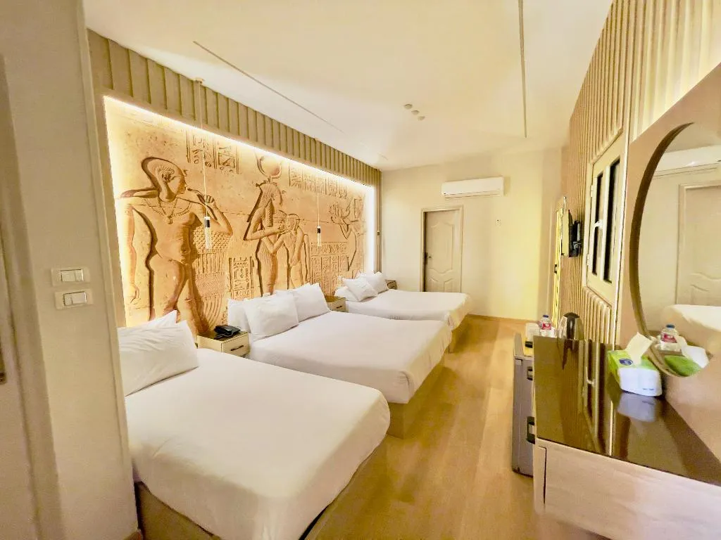 QUADRUPLE DELUXE WITH BALCONY Room, Giza Pyramids View Inn, Cairo