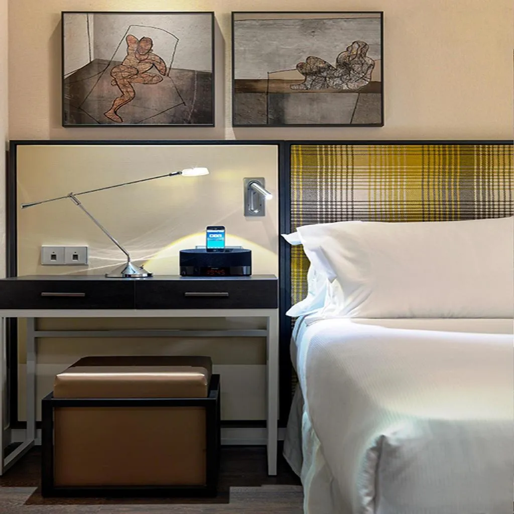 TRIPLE STANDARD Room, H10 Art Gallery, Barcelona