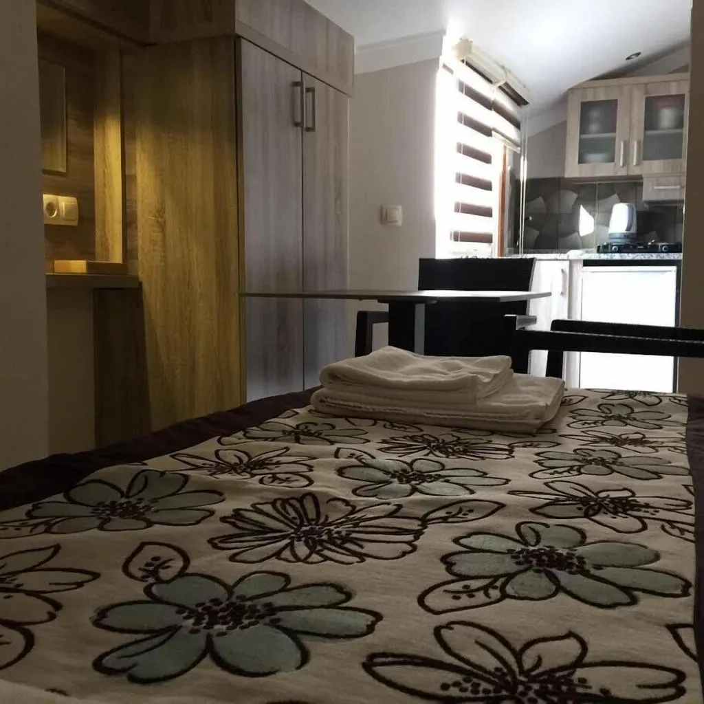 Room, Street61 Studios, Dalaman