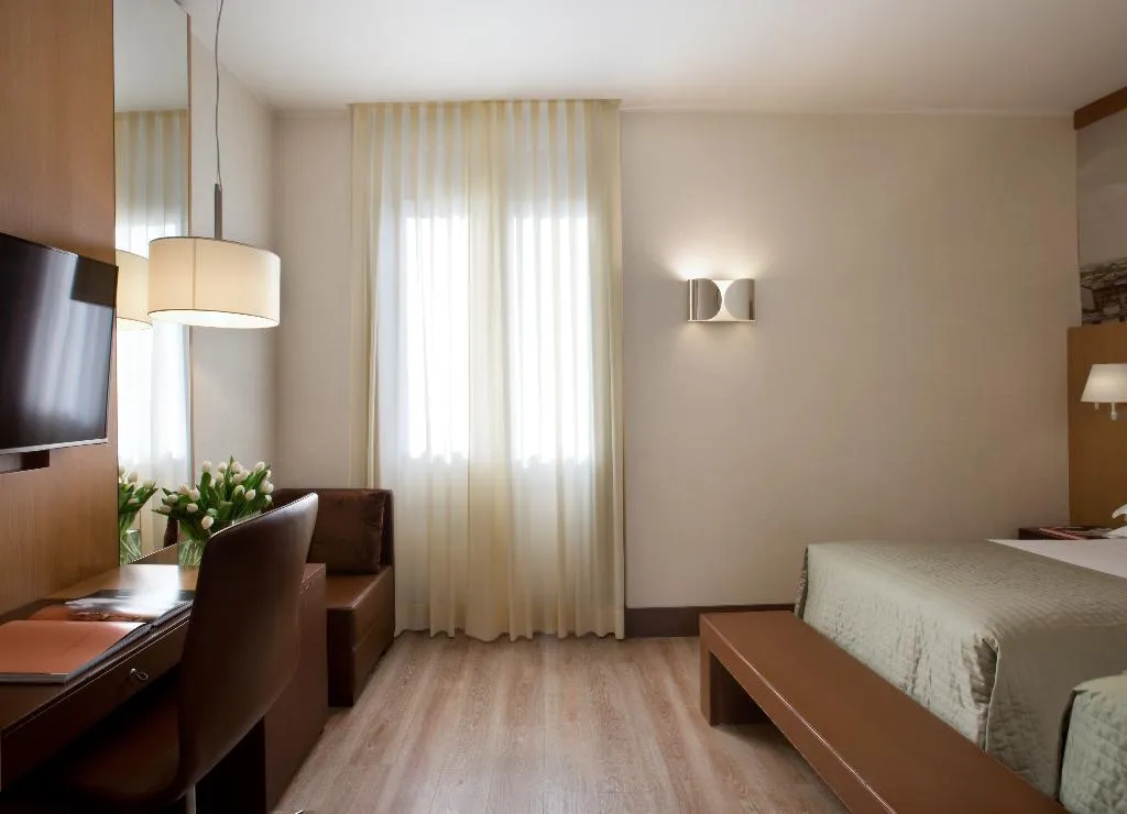 Double or Twin DELUXE Room, Starhotels Ritz, Milan