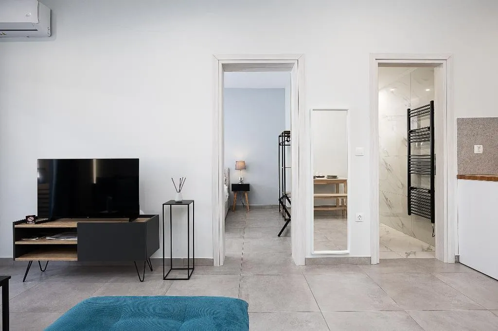 SUITE ONE BEDROOM WITH AIR CONDITIONING Room, Omnia Pagrati Apartments, Athens