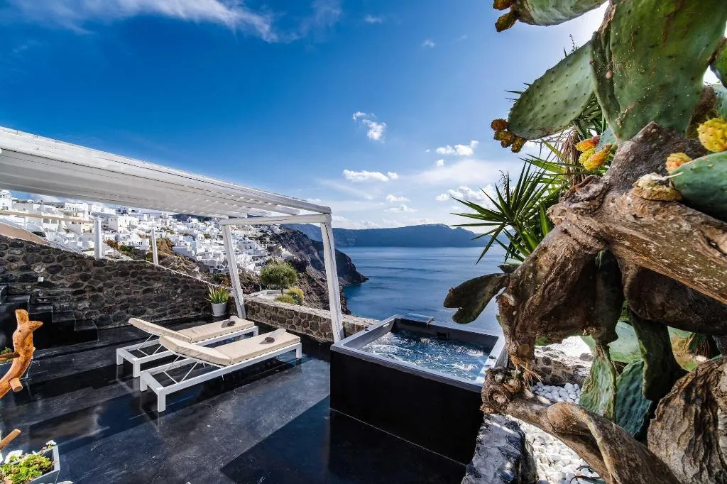Sports and Entertainment, Solstice Luxury Suites, Santorini