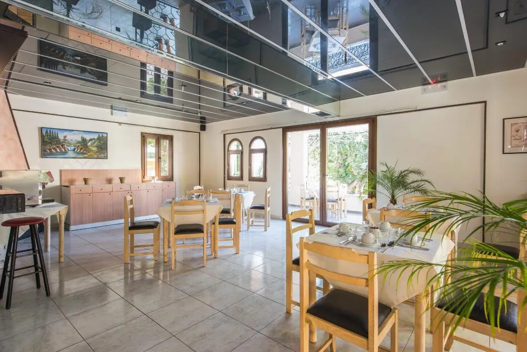 Restaurant, Niriedes-Dionyssos Village, Crete