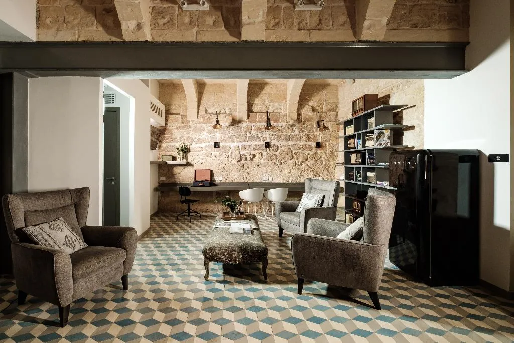 Lobby, 19 Rooms, Malta