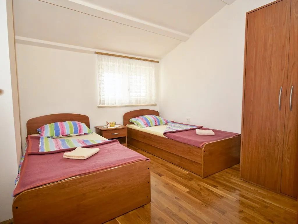 APARTMENT CAPACITY 5 Room, Apartments Snjezana, Istria