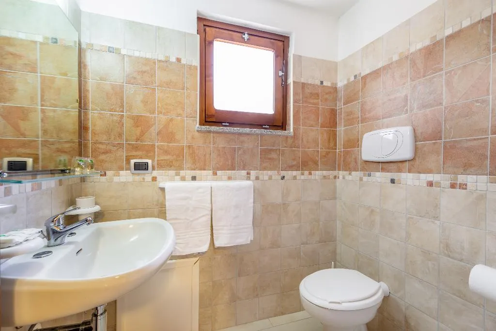APARTMENT TWO BEDROOMS ONE BATHROOM Room, Club Hotel Residence Baiaverde, Alghero