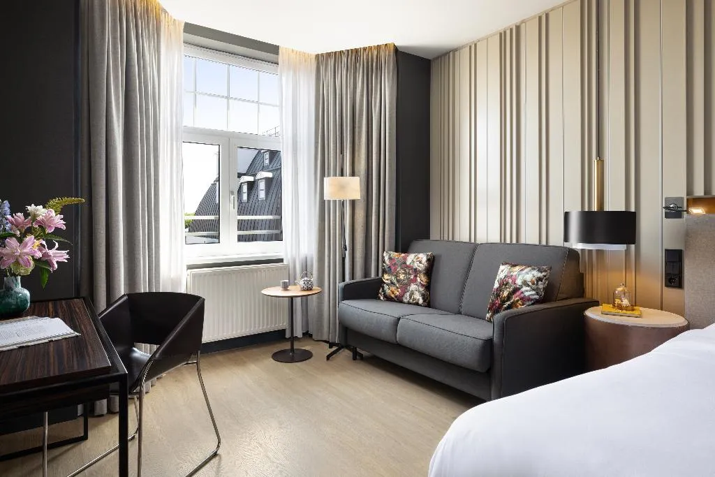 DOUBLE WITH VIEWS Room, NH Collection Amsterdam Flower Market, Amsterdam