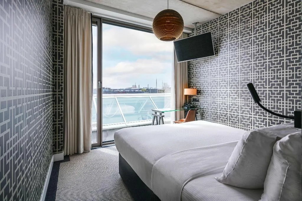 DOUBLE GUEST ROOM Room, DoubleTree by Hilton NDSM Wharf, Amsterdam