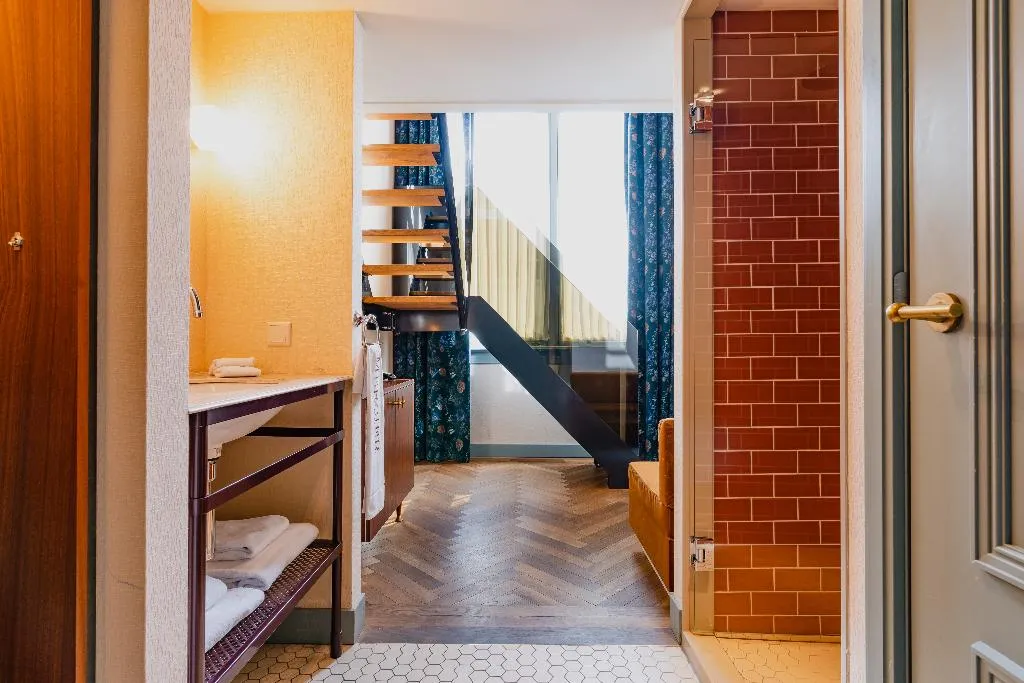 JUNIOR SUITE KING SIZE BED Room, Hotel Mercier, Amsterdam