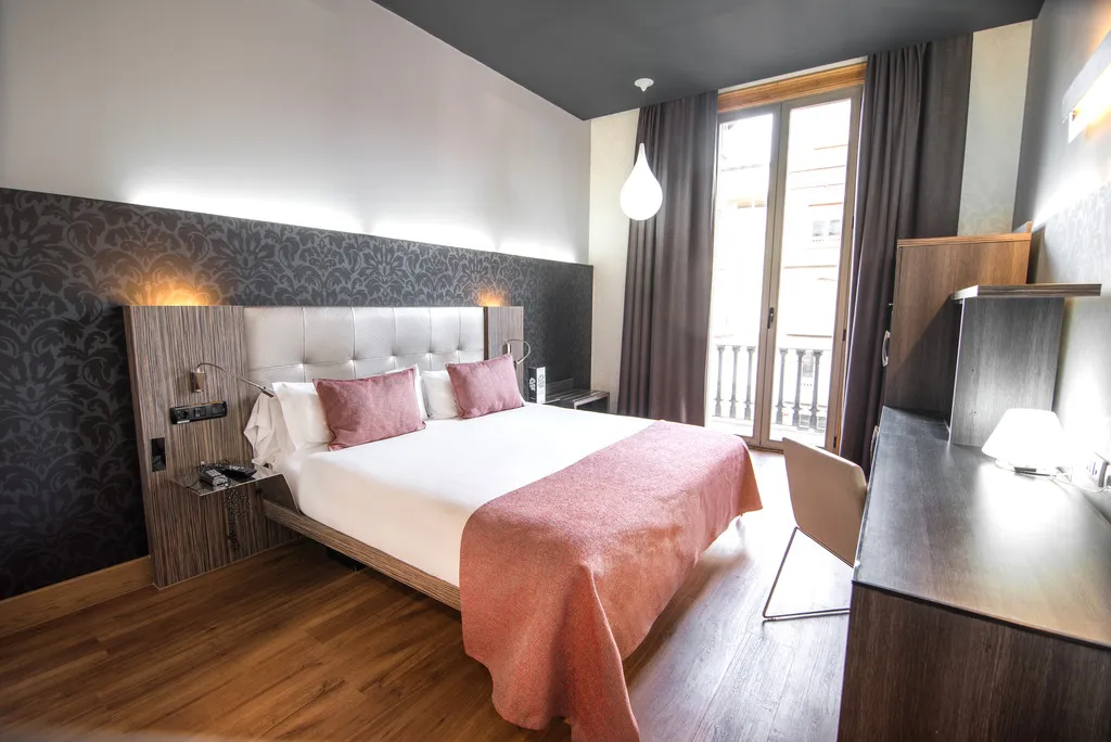 DOUBLE STANDARD Room, Petit Palace Museum, Barcelona