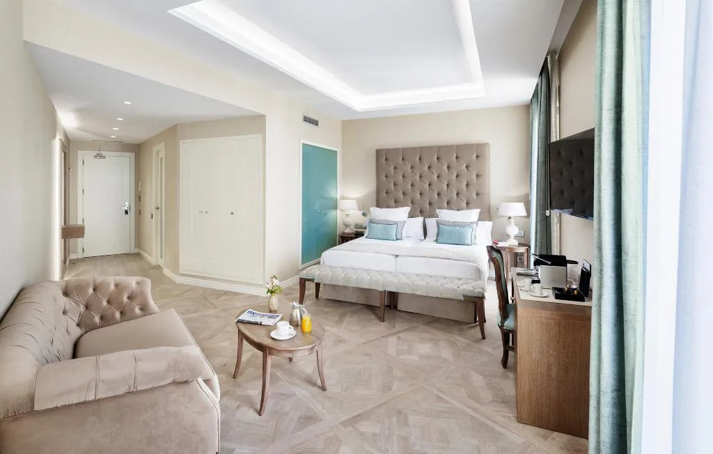 Double or Twin PREMIUM Room, Lamaro Hotel, Barcelona