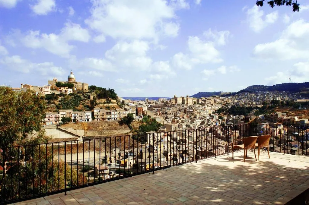 General view, La Casa sulla Collina d'Oro, Palermo