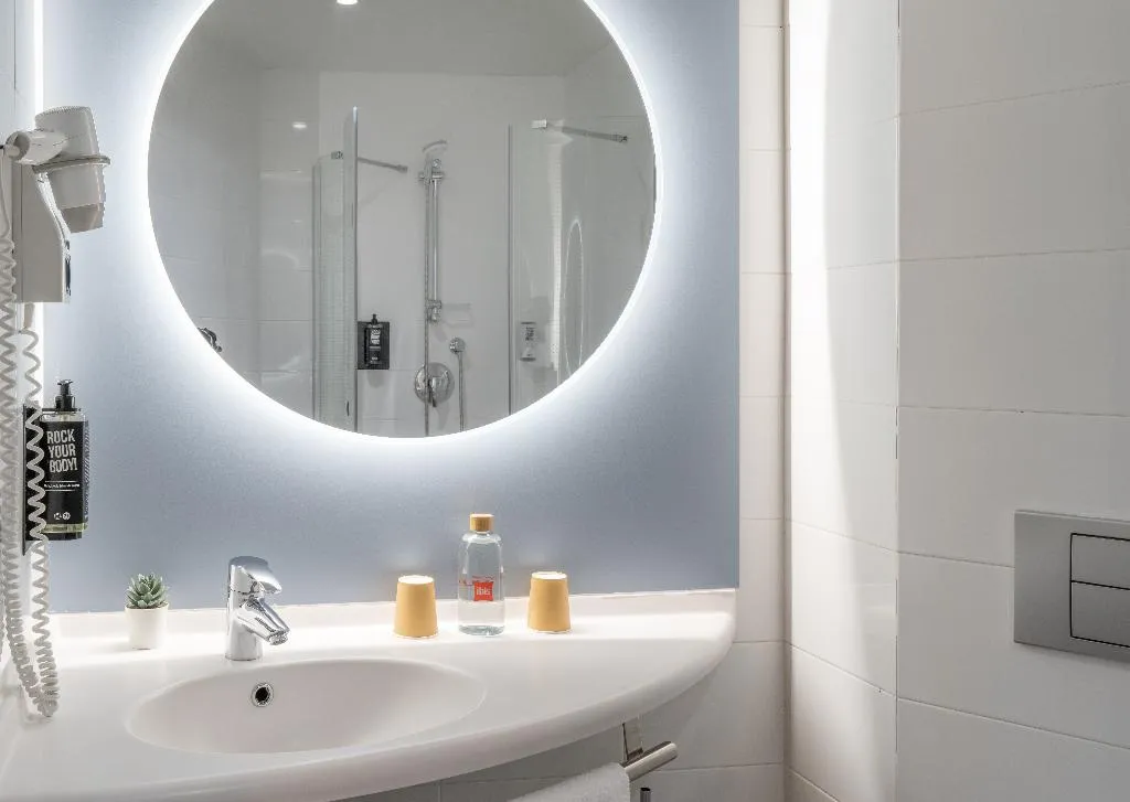 DOUBLE SUPERIOR Room, Ibis Madrid Centro las Ventas, Madrid