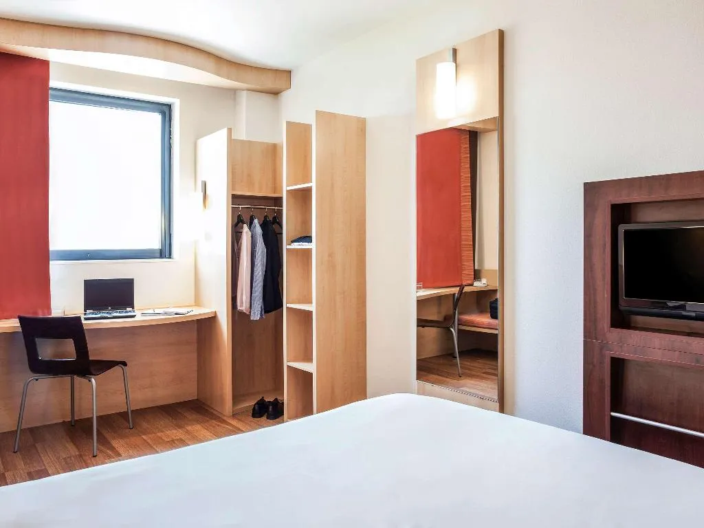 FAMILY ROOM WITH DOUBLE BED Room, Ibis Barcelona Ripollet, Barcelona