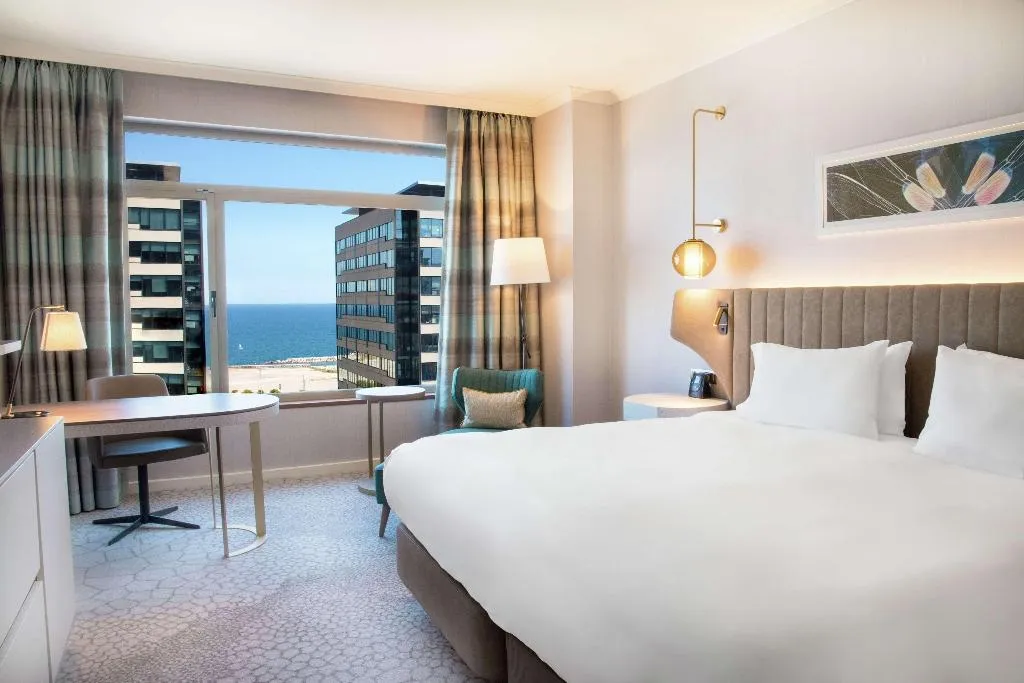 TWIN POOL VIEW Room, Hilton Diagonal Mar Barcelona, Barcelona