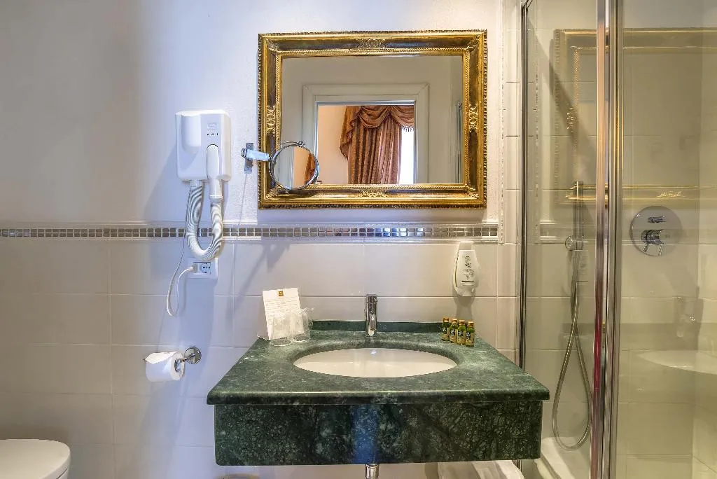 TRIPLE STANDARD Room, Machiavelli Palace, Florence