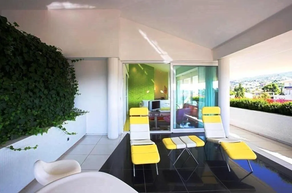 Room, Semiramis, Athens