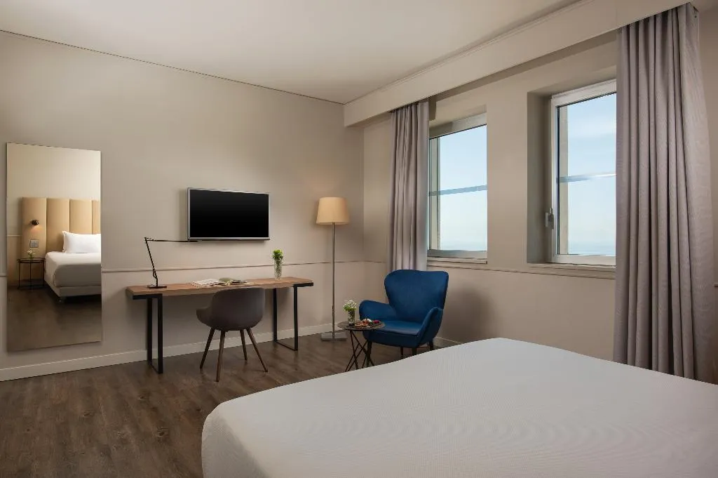 DOUBLE SUPERIOR WITH VIEWS Room, NH Napoli Panorama, Naples