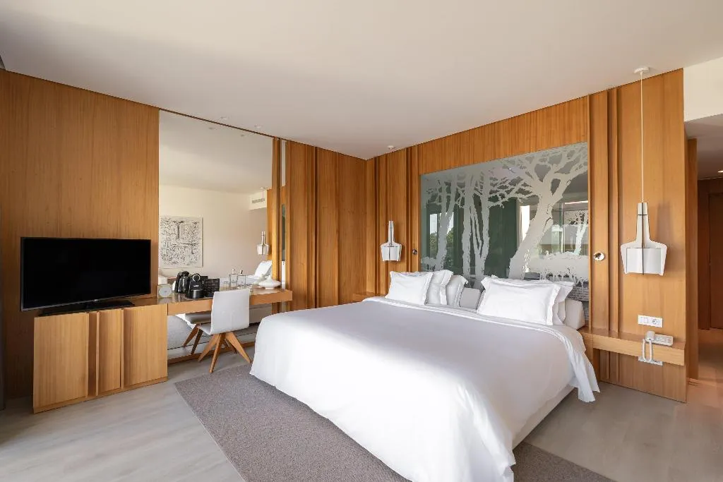DOUBLE Accessible KING SIZE BED Room, Onyria Marinha Cascais, Vignette Collection, Lisbon